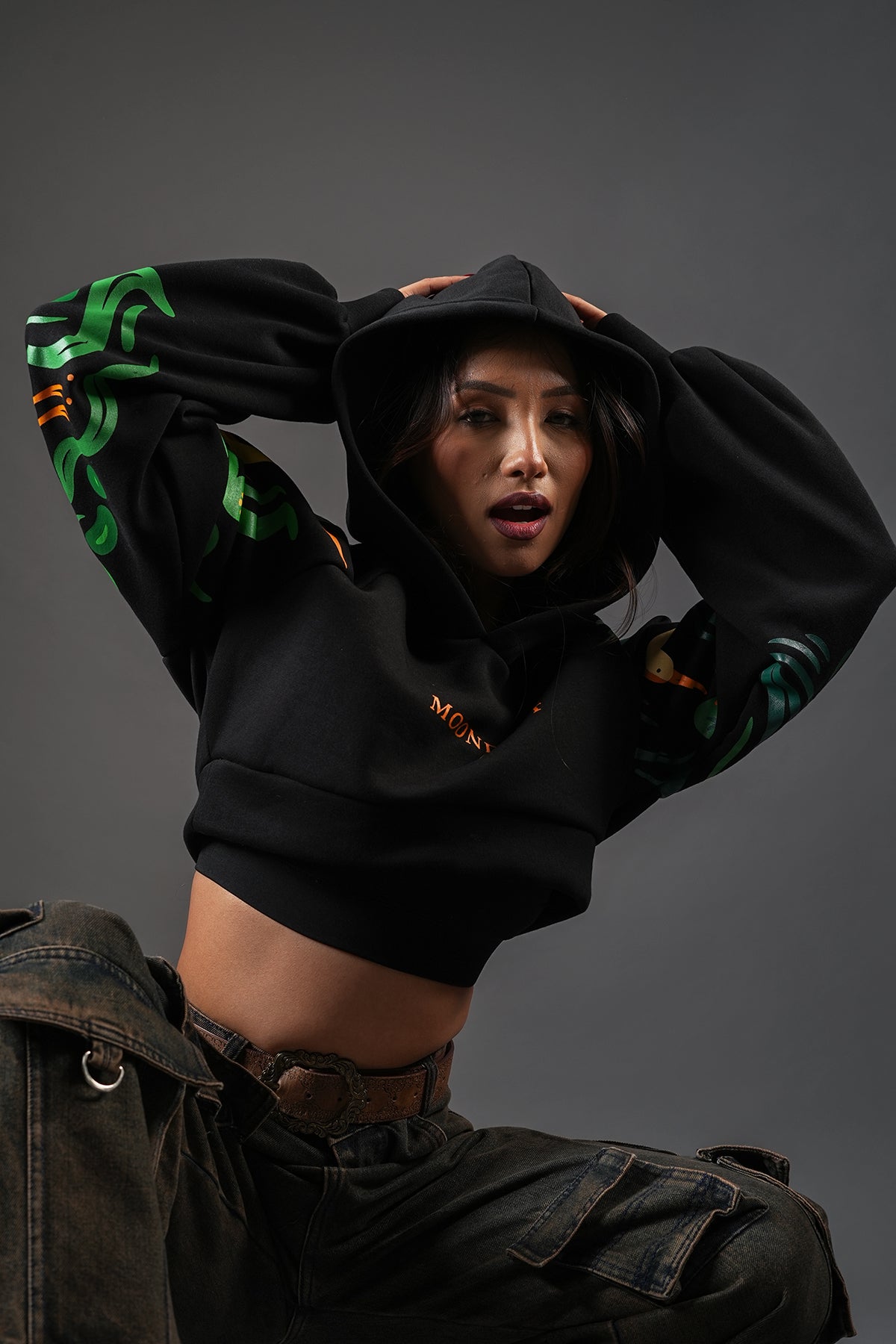 Wide-wing Crop-Hoodie